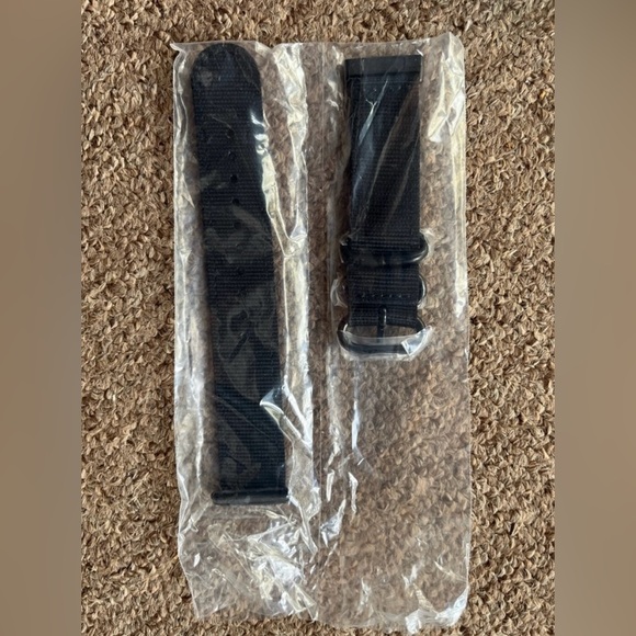 5 Fit bit watch bands. 4 pack of stretch nylon and 1 Nylon NATO band. NWT. - Picture 6 of 7